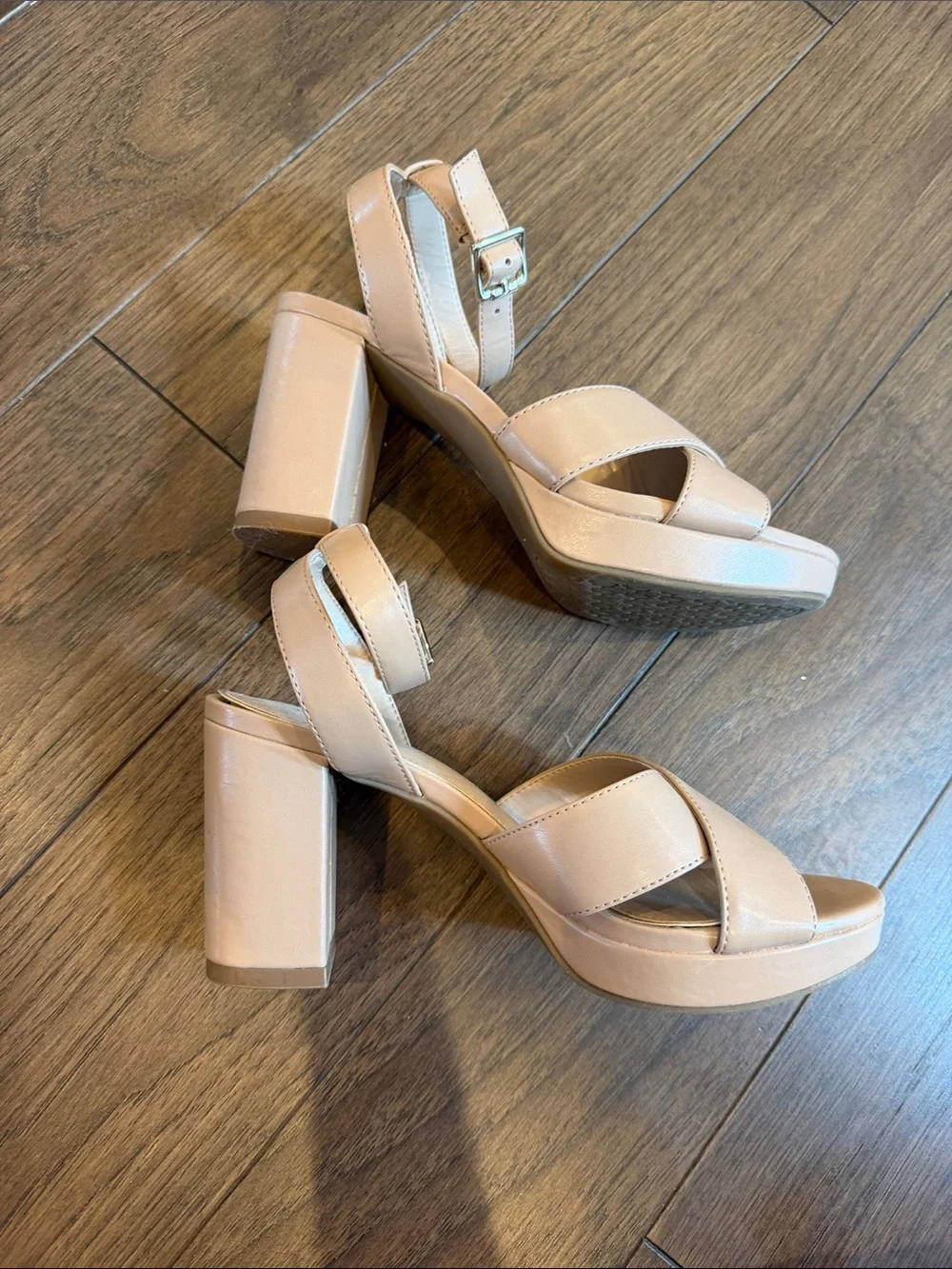 Kelly & Katie Liliena Sandal Size 6 in Tan - C33-070